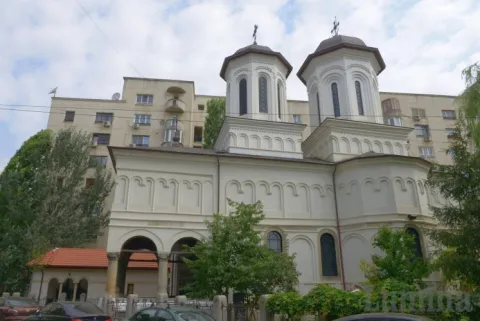 Primitoarea biserică domnească a Sfinţilor Apostoli