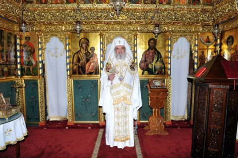Patriarhul Daniel: „Trebuie mai întâi să ne hrănim sufletul şi apoi să căutăm vindecarea trupului şi hrană pentru trup”