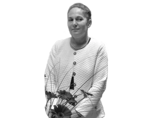 O femeie credincioasă şi o profesoară talentată – Preoteasa Elena Olteanu (1974 – 2016)