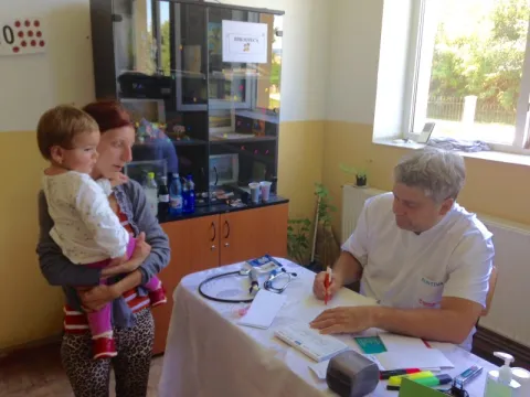 30 de ediţii „Sănătate pentru sate”. Consultaţii gratuite pentru locuitorii satului Podenii Vechi, Prahova
