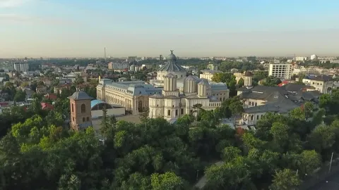 În zi de doliu naţional, Patriarhia Română se roagă pentru românii care au murit în cutremurul din Italia
