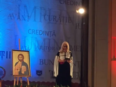 Conferinţă la Sala Palatului. Liana Stanciu: Dumnezeu este peste tot, tu l-ai descoperit, e timpul să îl arăţi şi altora