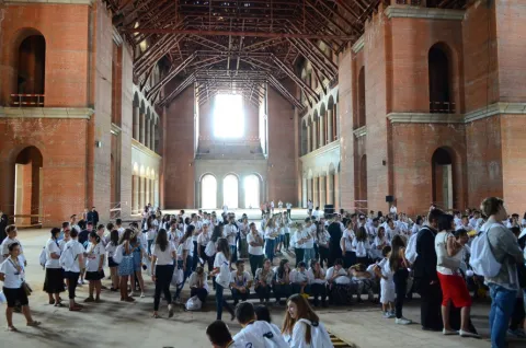 Tinerii ortodocşi prezenţi la #ITO2016 în vizită la Catedrala Mântuirii Neamului