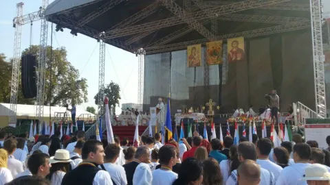 Mii de tineri şi credincioşi s-au rugat împreună cu Patriarhul Daniel la Catedrala Naţională. #ITO2016 s-a încheiat