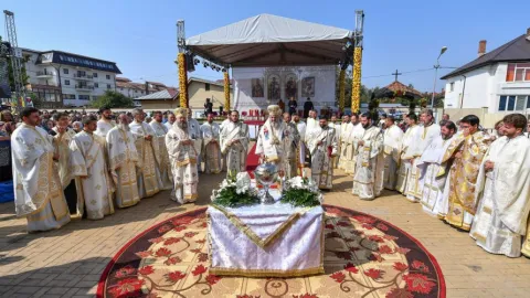 Patriarhul României a sfinţit Biserica „Naşterea Maicii Domnului” din Otopeni