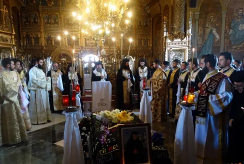 Monahia Hrisantia Sporea, fosta stareţă a Mănăstirii Tigăneşti, a fost înmormântată. PS Timotei Prahoveanul a oficiat slujba