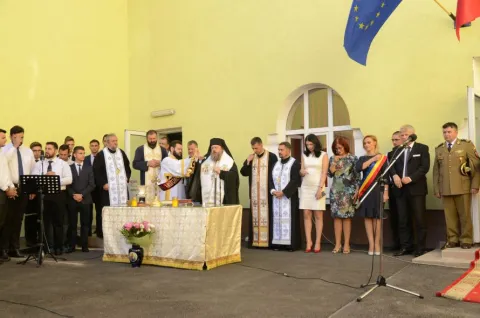 A început noul an şcolar. PS Timotei Prahoveanul a binecuvântat elevii bucureşteni