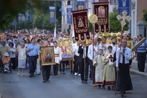 Procesiune cu Moaştele Sf. Mc. Filofteia şi un fragment din Lemnul Sfintei Cruci, în Capitală