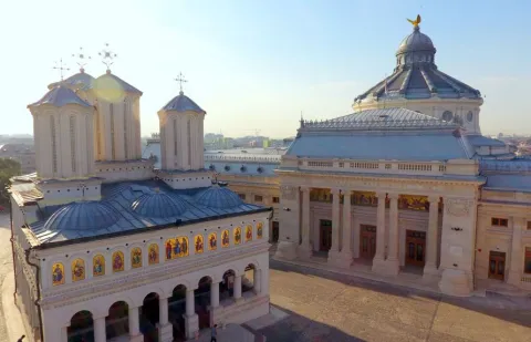 Biserica Ortodoxă Română contribuie la renovarea școlilor