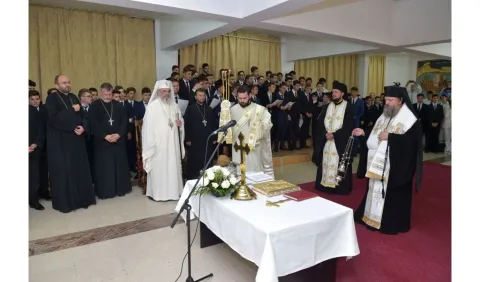 Patriarhul României a inaugurat prima Şcoală Postliceală Sanitară din Biserica Ortodoxă Română