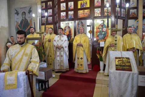 Biserica Iancu Vechi Mătăsari din Capitală şi-a sărbătorit ocrotitorii. Sute de credincioşi au participat la Sfânta Liturghie