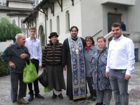 Hrană pentru nevoiași la Biserica Doamna Oltea