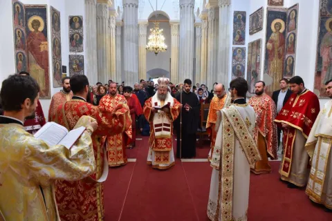 PS Timotei Prahoveanul a slujit la Biserica Palatului Cotroceni. Sf. Mc. Serghie şi Vah sunt ocrotitorii lăcaşului de cult