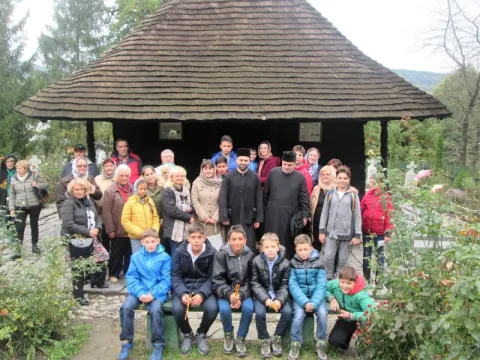 Enoriași ai Parohiei bucureștene „Sf. Mironosiță Maria Magdalena”, în pelerinaj la mănăstiri din Oltenia