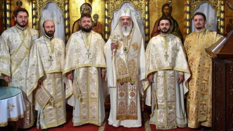 Patriarhul Daniel: „Sfânta Cuvioasă Parascheva adună popoarele în comuniune de rugăciune”