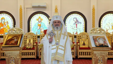 Patriarhul Daniel: Să-L mărturisim pe Dumnezeu ca fiind milostiv şi binefăcător şi să-I aducem mulţumire prin rugăciune şi fapte bune