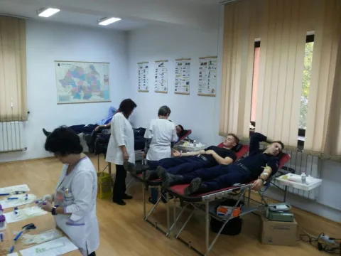 Studenţii Facultăţii de Pompieri din Capitală au donat sânge