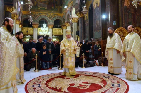 Sfânta Liturghie la Catedrala Patriarhală. PS Varlaam Ploieșteanul le-a vorbit credincioșilor despre binecuvântările aduse de cinstirea sfinților