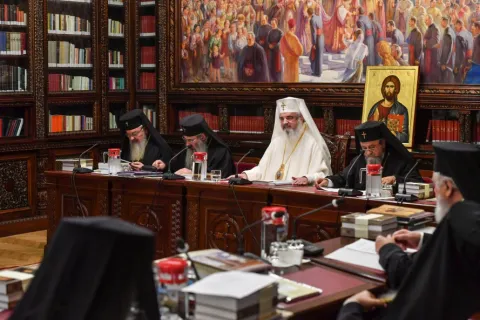 Sfântul Sinod reunit în şedinţă de lucru. Au fost înfiinţate Mitropolia celor două Americi şi Episcopia Canadei