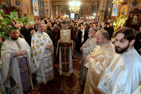 Sf. Cuv. Stelian Paflagonul sărbătorit la Biserica Lucaci. Lăcaşul de cult păstrează un fragment din moaştele sale şi este singurul din Capitală care îl are ca protector