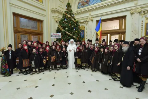 Părintele românilor colindat de tineri cu ocazia zilei onomastice