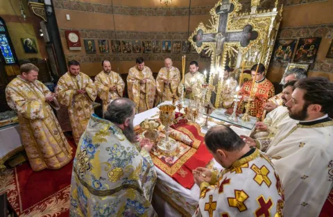Sfântul Grigorie de Nyssa sărbătorit la Biserica „Domniţa Bălaşa” din Capitală. Credincioşii s-au închinat sfintelor sale moaşte