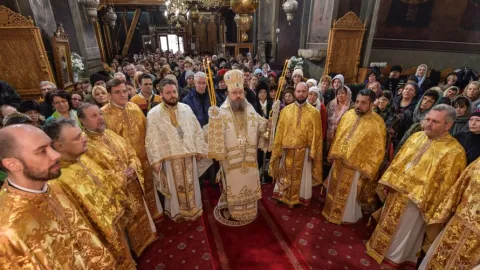 Sute de credincioşi s-au rugat astăzi Sf. Antonie cel Mare în centrul Capitalei. PS Timotei Prahoveanul i-a binecuvântat în timpul Sfintei Liturghii