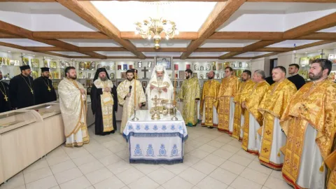 Bucureşti | Un nou magazin cu obiecte bisericeşti pentru credincioşi. Patriarhul României a sfinţit spaţiul inaugurat