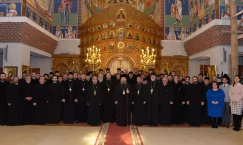 Ședință administrativă a preoților din Protopopiatul Sector 6 Capitală. PS Timotei Prahoveanul a sfințit o nouă raclă