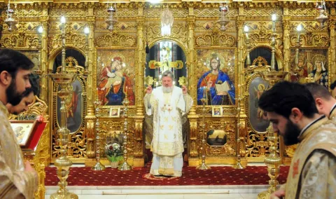 Catedrala Patriarhală: Credincioşii prezenţi s-au rugat împreună cu PS Varlaam Ploieşteanul