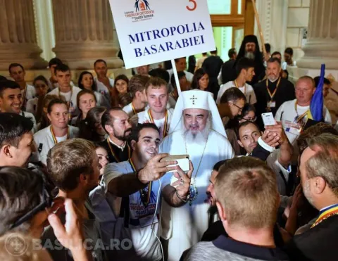 Ziua internaţională a tineretului ortodox. Patriarhul Daniel: Tinerii sunt daruri ale lui Dumnezeu pentru familie, Biserică și societate