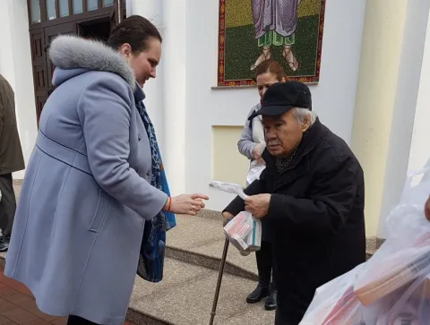 București: Voluntarii Parohiei Delea Nouă-Calist au distribuit medicamente gratuite în valoare de peste 20.000 lei