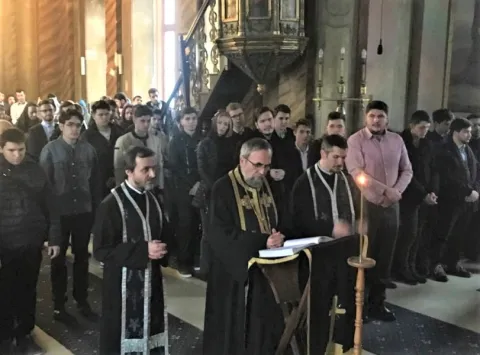 Studenții teologi bucureșteni au participat la Canonul cel Mare