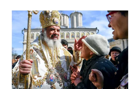 Aproape trei decenii de slujire arhierească a Patriarhului nostru. Pe toate le face Hristos, dar prin mâinile slujitorilor Săi, spune Preafericirea Sa