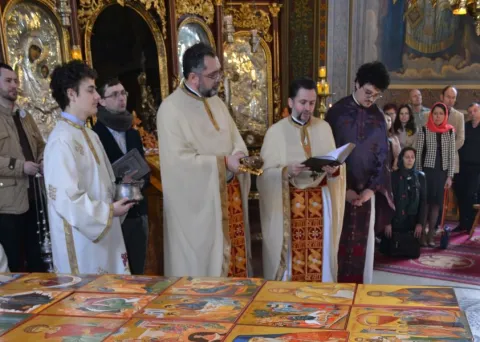 Biserica Delea Nouă din Capitală | Părinții slujitori au sfințit 54 de icoane