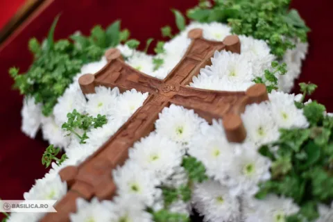 Patriarhul Daniel: 12 citate de întărire duhovnicească despre Sfânta Cruce