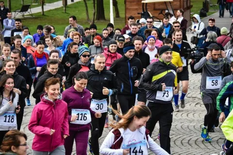 Crosul pentru viaţă 2017. Sute de persoane au alergat şi donat pentru o cauză nobilă