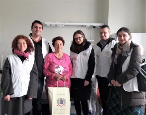 Voluntarii Campaniei „Sănătate pentru sate” în sprijinul unei persoane bolnave din județul Prahova