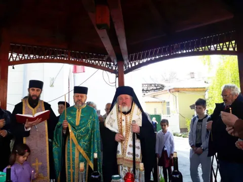 Fântâna Albă 1941 | PS Varlaam Ploieșteanul a oficiat slujba de pomenire a celor trecuți la Domnul