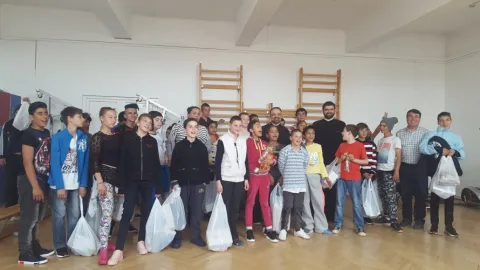 Daruri pentru copii din localitatea ilfoveană Periş. Sprijinul a fost oferit de Protoieria Ilfov Nord