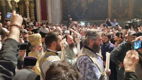 Rugăciunea pentru primirea Sfintei Lumini citită de Patriarhul Ierusalimului
