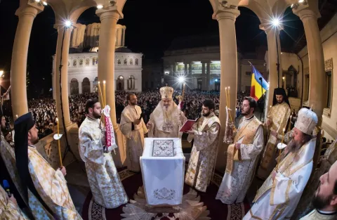 Învierea lui Hristos privește pe toți oamenii din toate timpurile și din toate locurile, transmite Patriarhul României