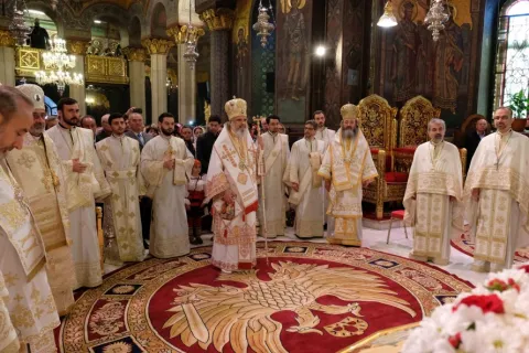 Vecernia de Paşti la Patriarhie | „Toate popoarele sunt chemate să asculte vestea cea bună a biruinţei lui Hristos asupra morţii”