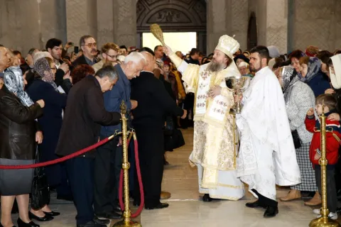 Un nou lăcaş de cult în Ploieşti. Avem de învăţat din dragostea păstorilor de suflete care iniţiază astfel de lucrări, spune PS Timotei Prahoveanul