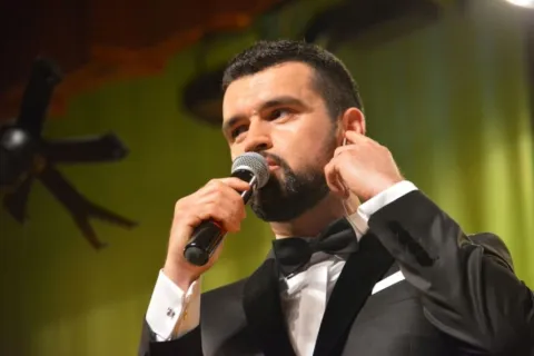 Vlad Miriţă: Dacă nu îţi e ruşine să ieşi pe stradă cu părinţii sau bunicii nici cu credinţa nu ar trebui să-ţi fie ruşine