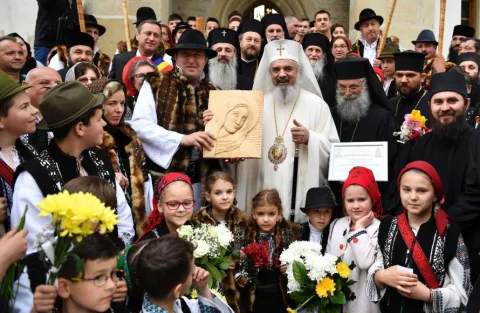 Patriarhul Daniel a ajuns în Bucovina | Mănăstirea Putna este o şcoală a evlaviei şi a culturii noastre ortodoxe, spune Preafericirea Sa