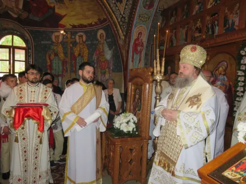 Târnosire de biserică în protoieria Urlaţi. Doar faptele bune le luăm cu noi când plecăm din această viaţă, spune PS Timotei