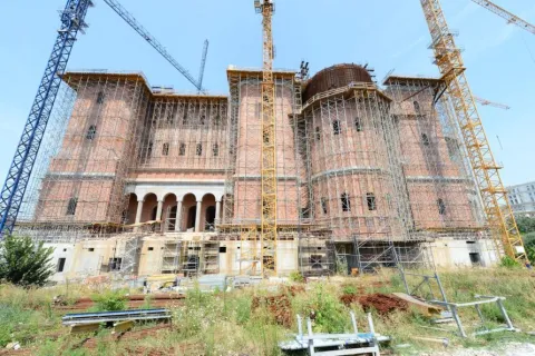 La Catedrala Mântuirii Neamului se lucrează între cotele +45 și +52