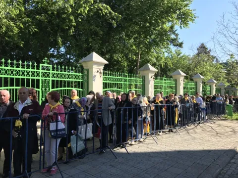 Peste 500 pelerini din județele Prahova și Galați la hramul Catedralei Patriarhale