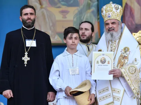 Câstigătorii Concursului „Icoana şi Şcoala mărturisirii” premiaţi personal de Patriarhul României